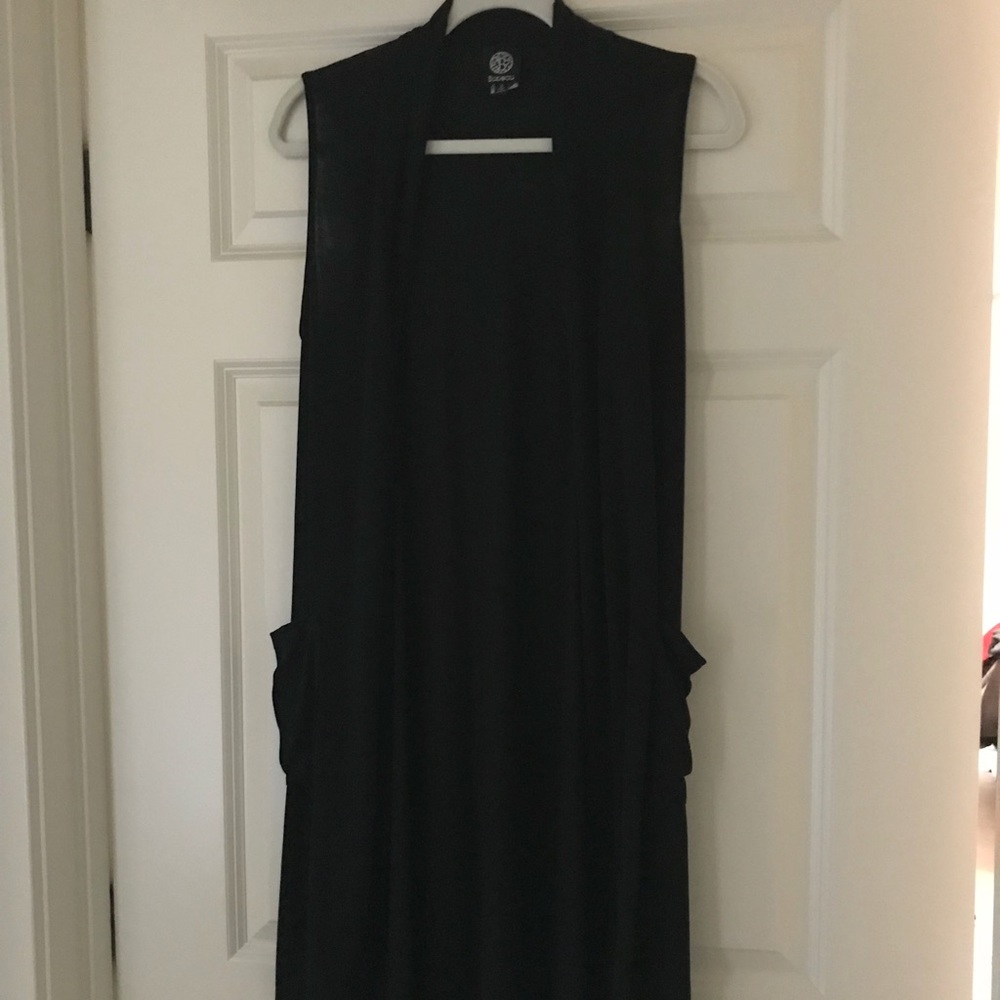 Racer back sleeveless cardigan.